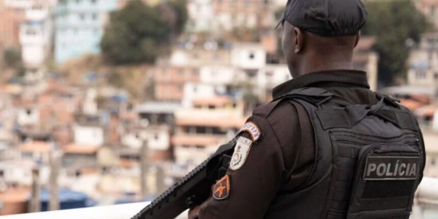 operacao-da-pmrj-apreende-drogas-e-armas-no-complexo-da-mare