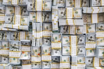 dolar-fecha-acima-de-r$-5,22-em-dia-de-mal-estar-global