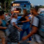 estudo-revela-como-medo-da-violencia-limita-rotina-de-mulheres-no-rj