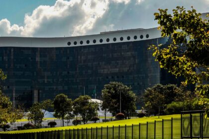 tse:-ministros-ordenam-que-lula-e-janja-removam-videos-contra-flavio