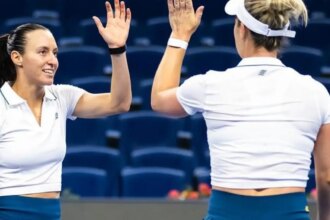 dupla-de-stefani-bate-campeas-olimpicas-e-avanca-a-semi-em-pequim