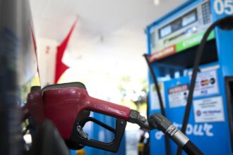 tributos-da-gasolina-sao-zerados-e-subsidios-a-combustiveis,-ampliados