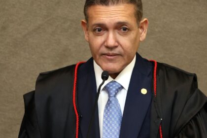 tse-atende-flavio-e-manda-suspender-canal-do-whatsapp-exercito-do-lula