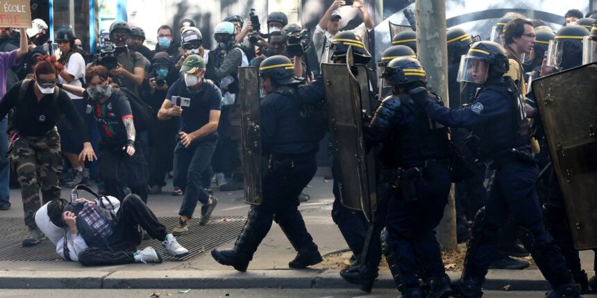 adolescentes-franceses-fazem-mais-um-dia-de-protestos-sobre-escolas