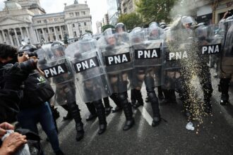 ajuste-de-milei-reduz-numero-de-novos-aposentados-em-53%-na-argentina