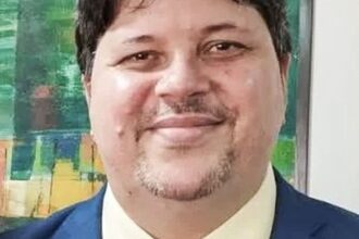 jornalista-brasileiro-critico-a-milei-e-deportado-da-argentina