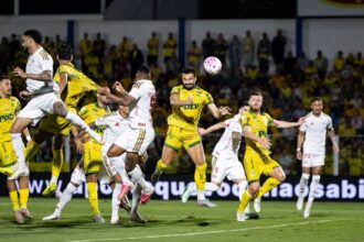 com-um-a-mais,-mirassol-vence-e-complica-internacional-no-brasileirao