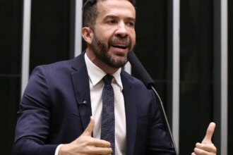 deputado-andre-janones-e-internado-com-arritmia-em-sao-paulo