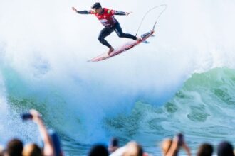 surfe:-medina-e-vice-campeao-em-peniche-e-sobe-para-4o-no-ranking