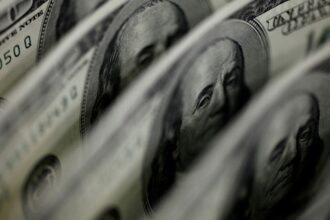 dolar-sobe-8,21%,-e-bolsa-cai-13,88%-apos-reeleicao-de-lula