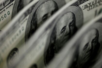 dolar-sobe-8,21%,-e-bolsa-cai-13,88%-apos-reeleicao-de-lula
