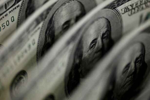 dolar-sobe-8,21%,-e-bolsa-cai-13,88%-apos-reeleicao-de-lula