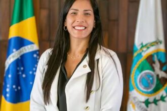 justica-proibe-deputada-de-incentivar-demissao-de-opositores