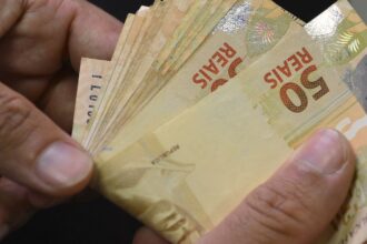 numero-de-superendividados-no-brasil-cresceu75%-em-cinco-anos,-diz-bc
