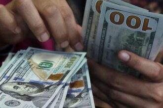 dolar-cai-quase-1%,-e-ibovespa-recua-apos-tombo-eleitoral