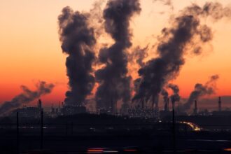 super-ricos-geram-mais-poluicao-e-lucram-com-desastres-climaticos