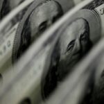 ibovespa-cai-2,68%,-e-dolar-fecha-em-leve-baixa-a-r$-5,34
